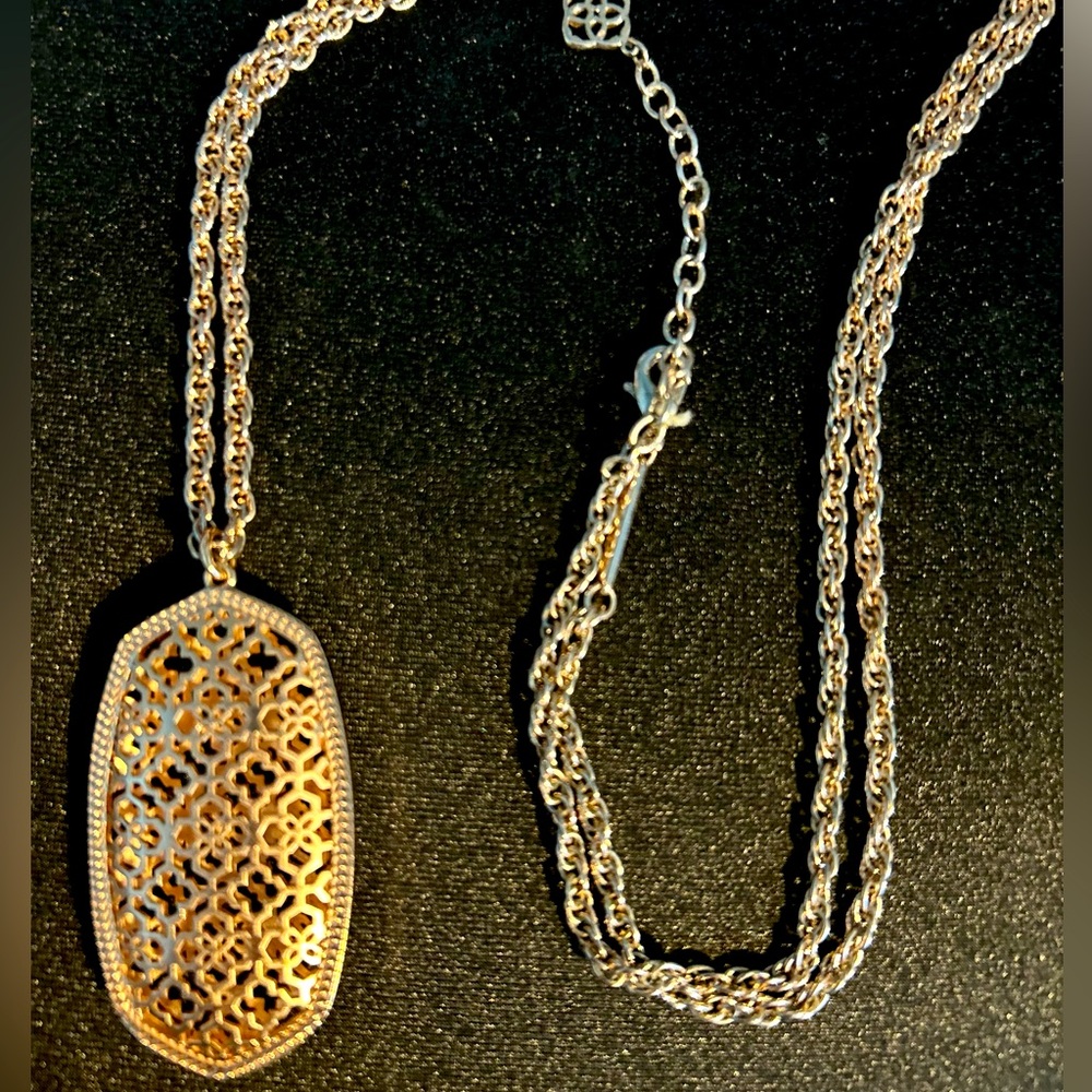 Gorgeous Kendra Scott Rae Gold Played Filigree Pendant Necklace
